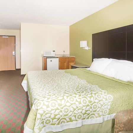 Days Inn By Wyndham Lexington Ne Bagian luar foto