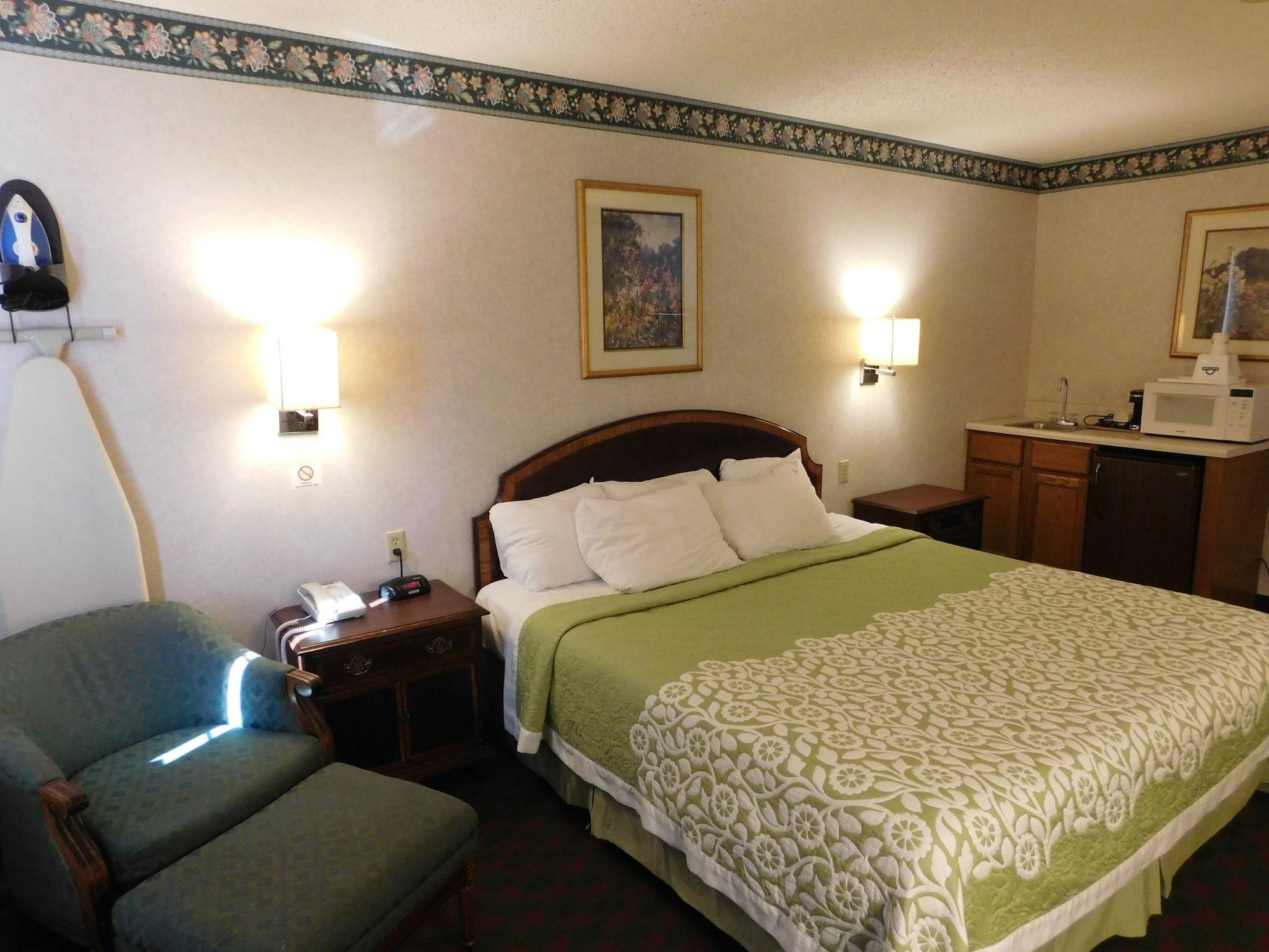 Days Inn By Wyndham Lexington Ne Bagian luar foto