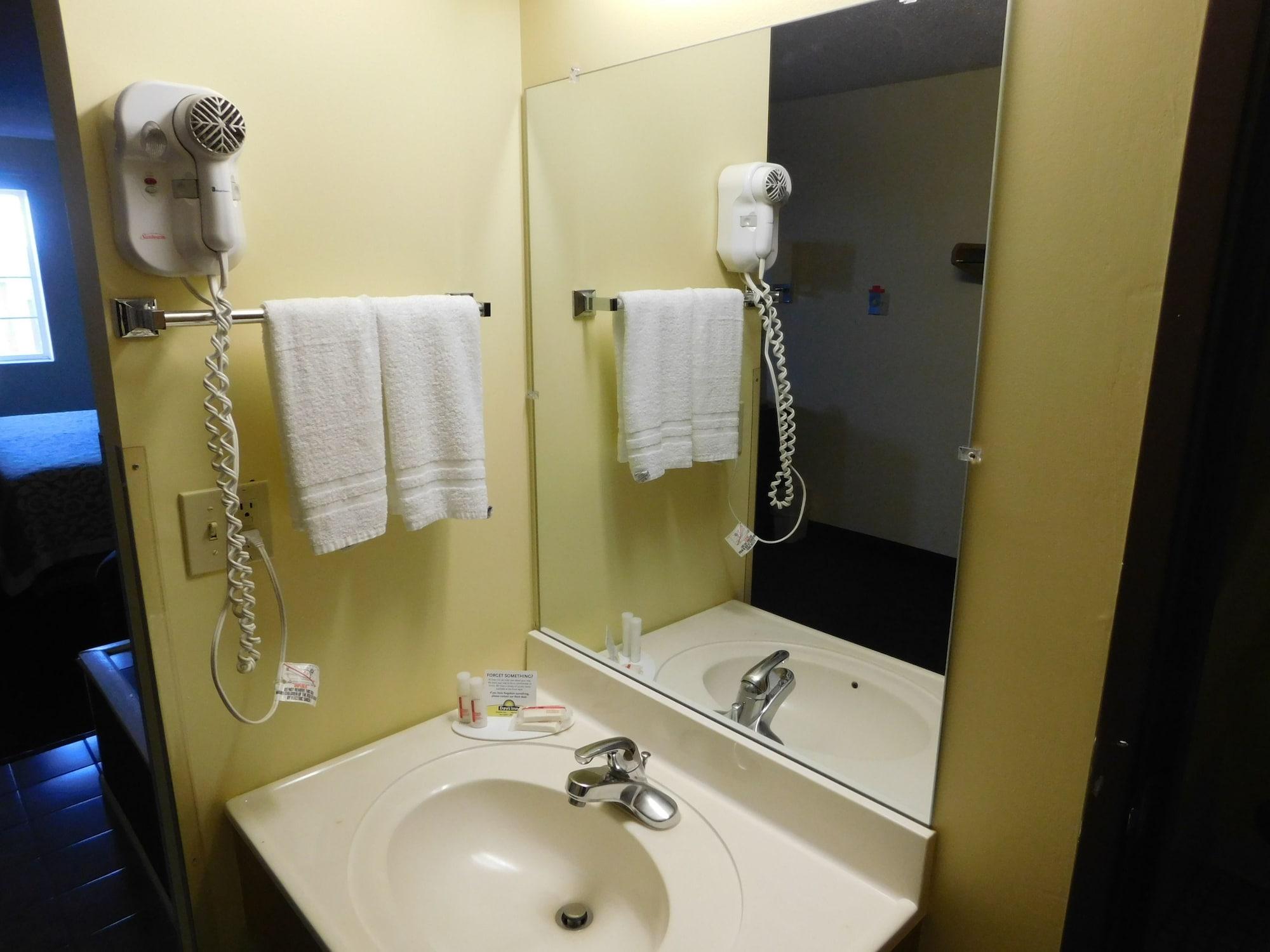 Days Inn By Wyndham Lexington Ne Bagian luar foto
