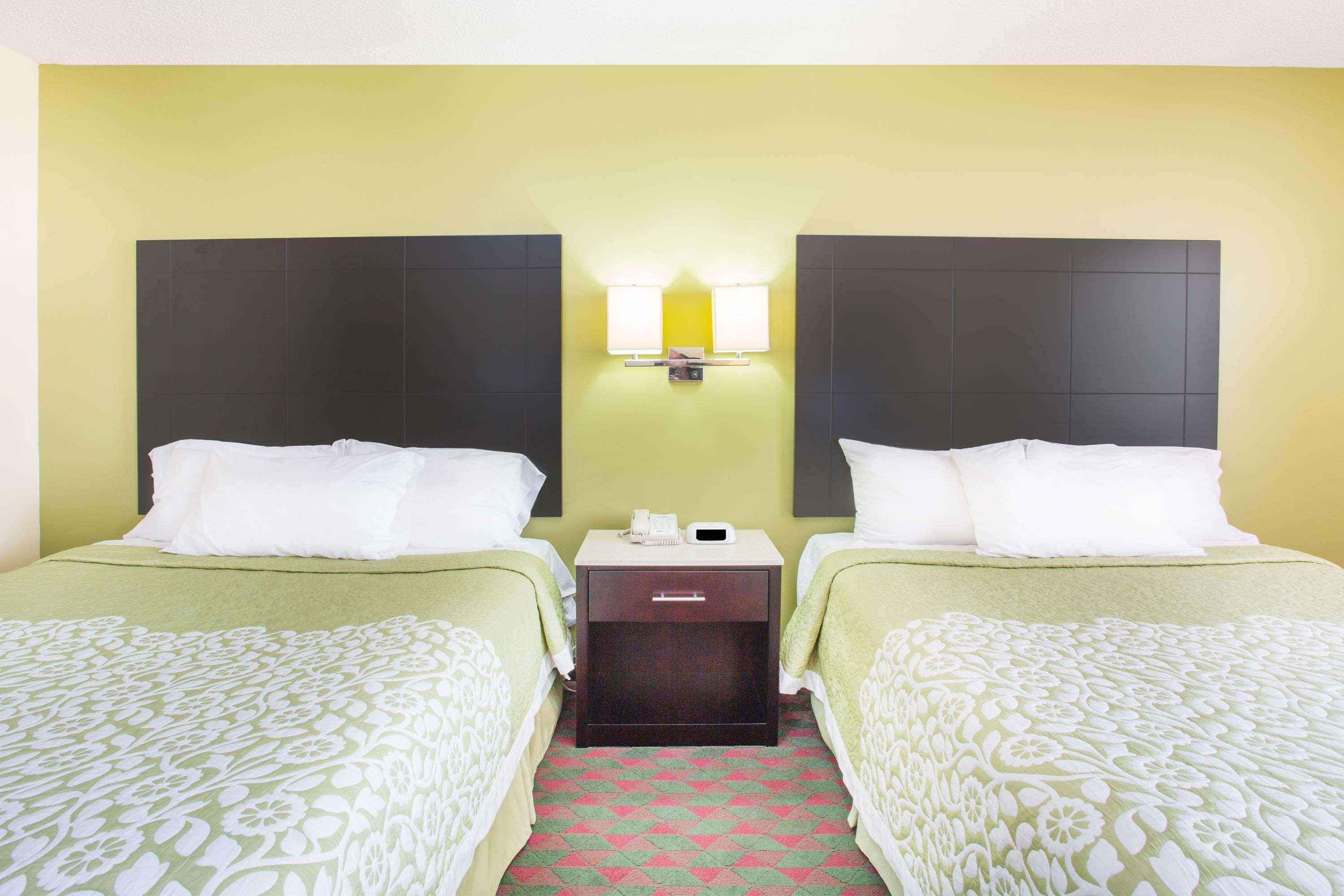 Days Inn By Wyndham Lexington Ne Bagian luar foto