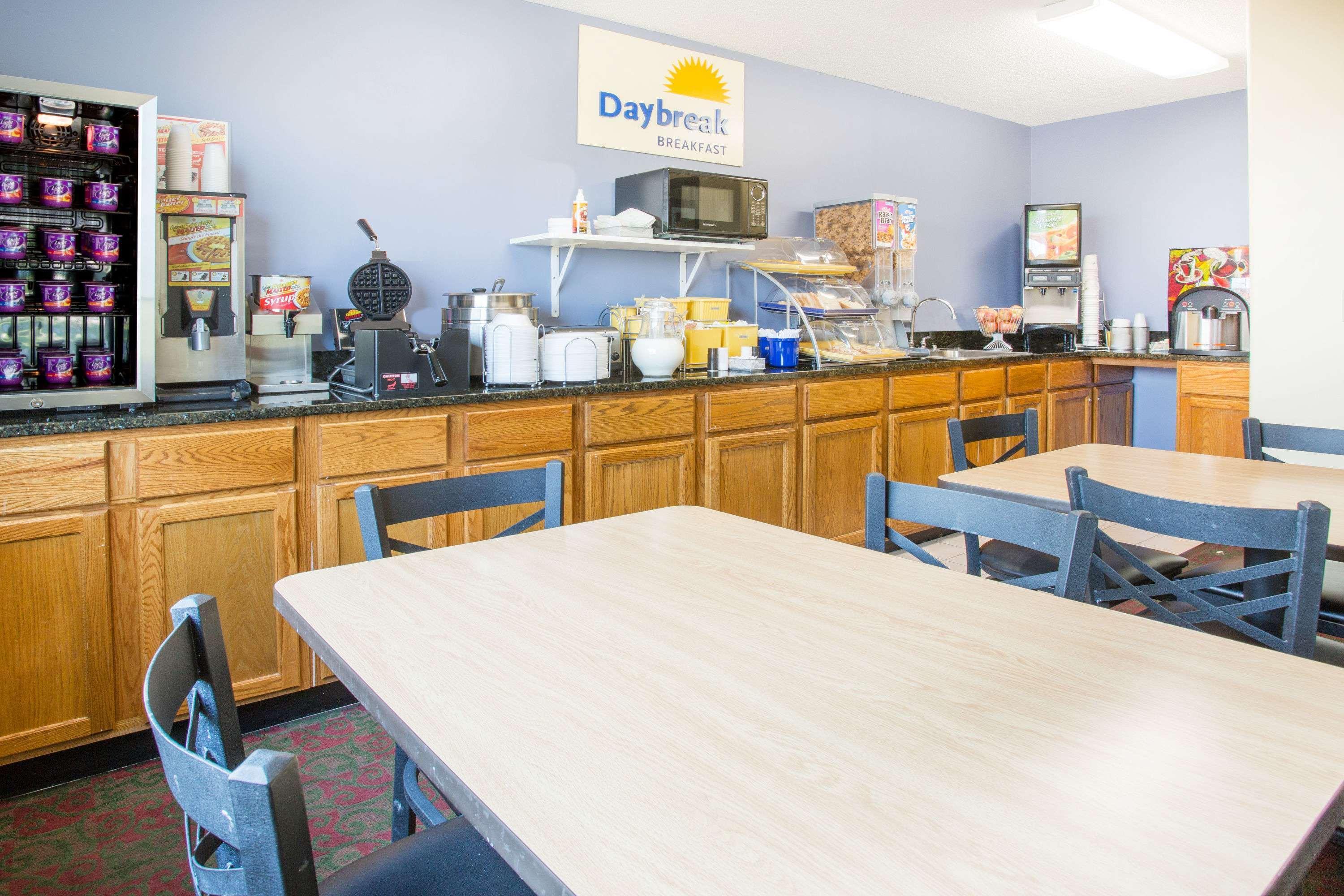 Days Inn By Wyndham Lexington Ne Bagian luar foto