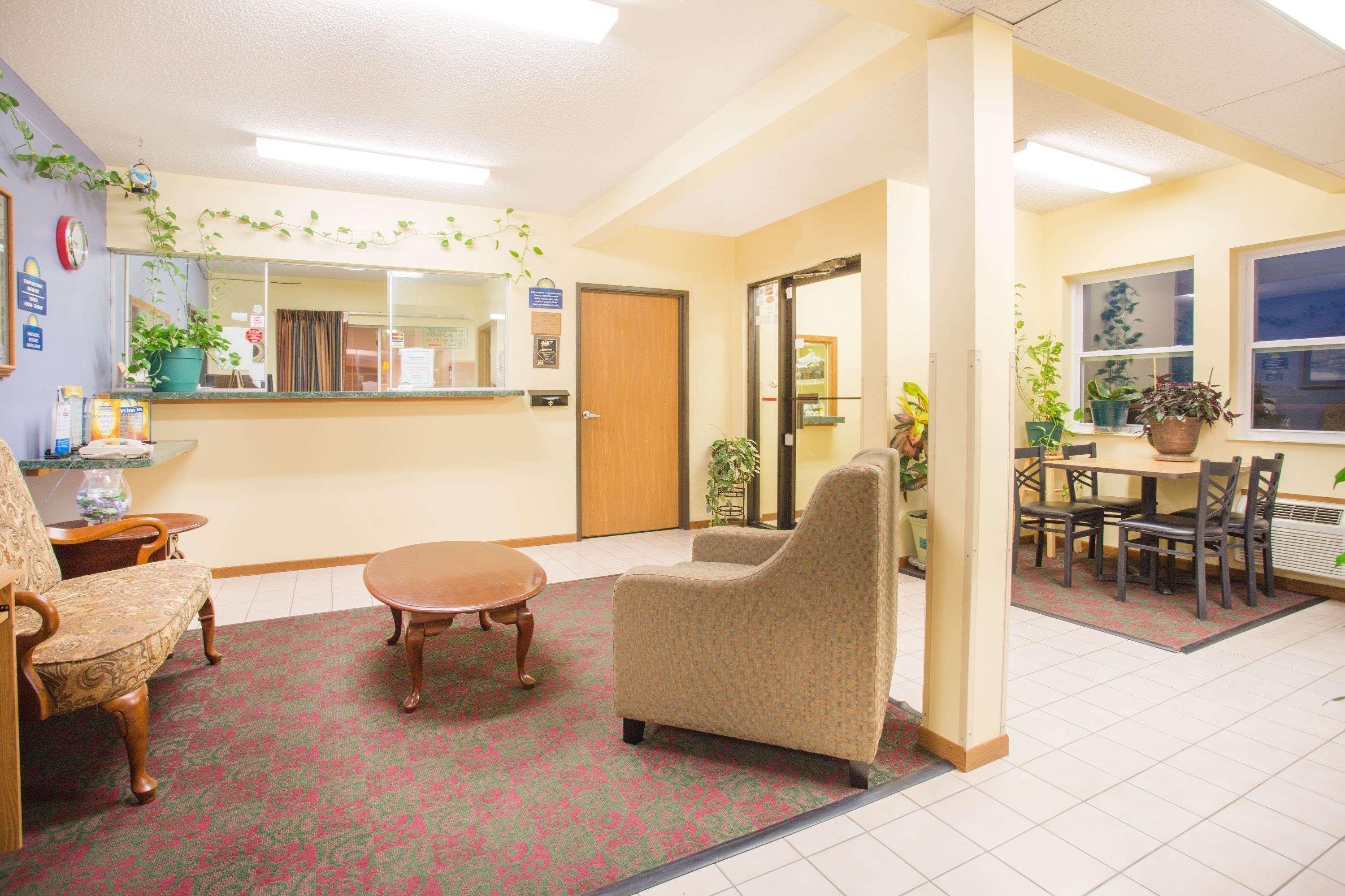Days Inn By Wyndham Lexington Ne Bagian luar foto