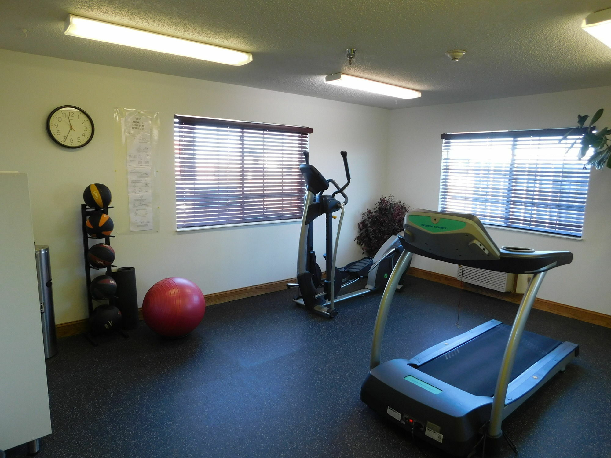 Days Inn By Wyndham Lexington Ne Bagian luar foto